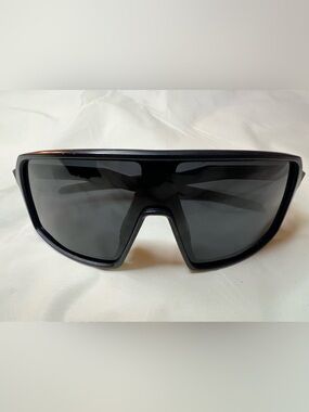 Oakley 009406 Sutro
Sunglasses - Black